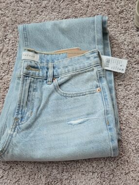 PacSun Women's Light Wash High-Rise Distressed Jeans
